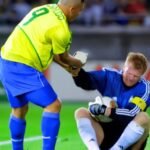 Oliver Kahn sugere repetição da final da Copa do Mundo de 2002 contra o Brasil após FIFA anular expulsão de jogadores