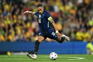 Jornal espanhol destaca jogadores que podem substituir Raphinha no Barça