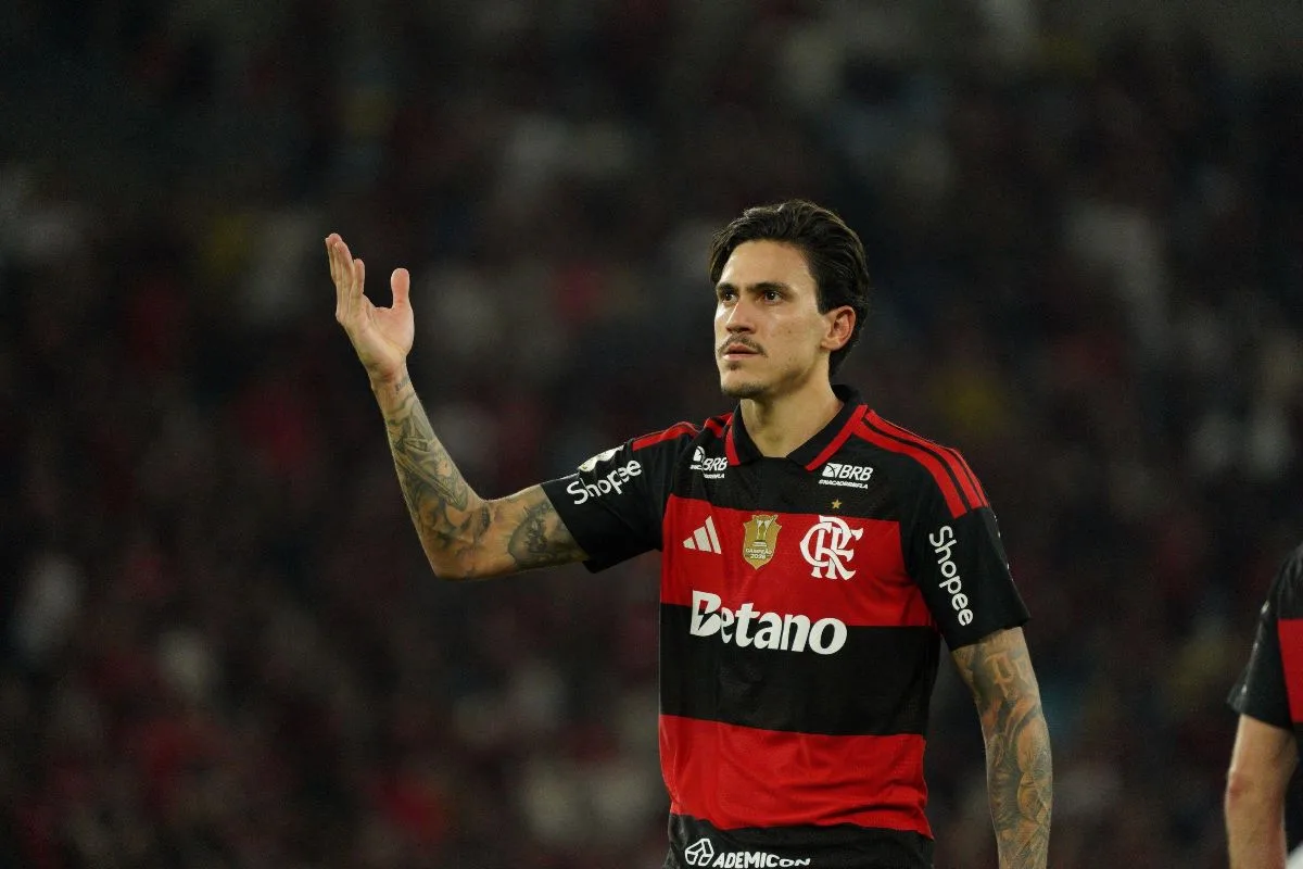 Flamengo nega negociação com Fatal Model e aciona jurídico após divulgação de suposta proposta | Torcedores