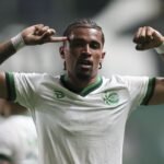 Autor de gol da vitória do Juventude desabafa após ausência: "Parece que eu era o problema"