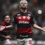 Flamengo define data para cirurgia no punho de Arrascaeta