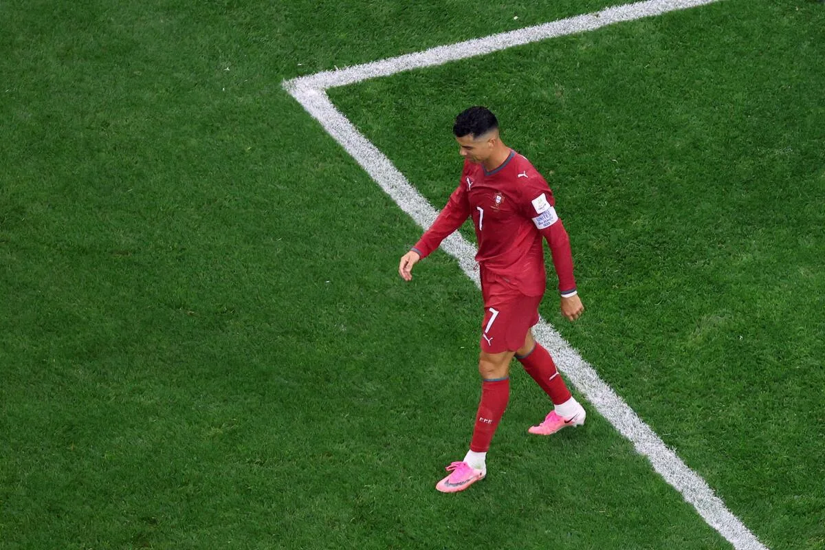 Cristiano Ronaldo se reúne com Jorge Jesus após irritação no banco de Portugal | Torcedores