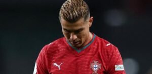 Cristiano Ronaldo abandonou a deleção de Portugal após não sair do banco na partida contra Noruega