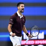 Djokovic sente problema físico, vence Borges e amplia recorde em Pequim