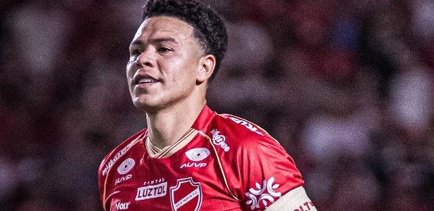 Marquinhos Gabriel em ação durante jogo do Vila Nova na Série B