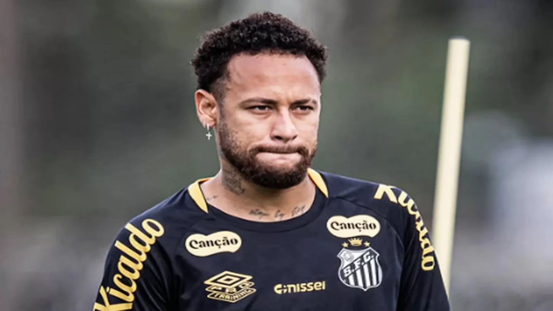 Neymar trabalha para voltar contra o Flamengo