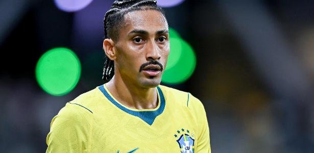 Raphinha foi cortado da seleção após edema muscular na coxa direita