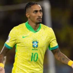 Raphinha é cortado da Seleção e retorna ao Barcelona para tratar problema muscular | Torcedores