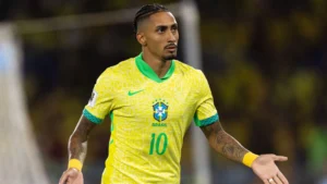 Raphinha é cortado da Seleção e retorna ao Barcelona para tratar problema muscular | Torcedores