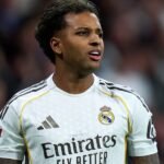 Rodrygo volta a treinar com bola no Real Madrid, mas recuperação ainda é longa
