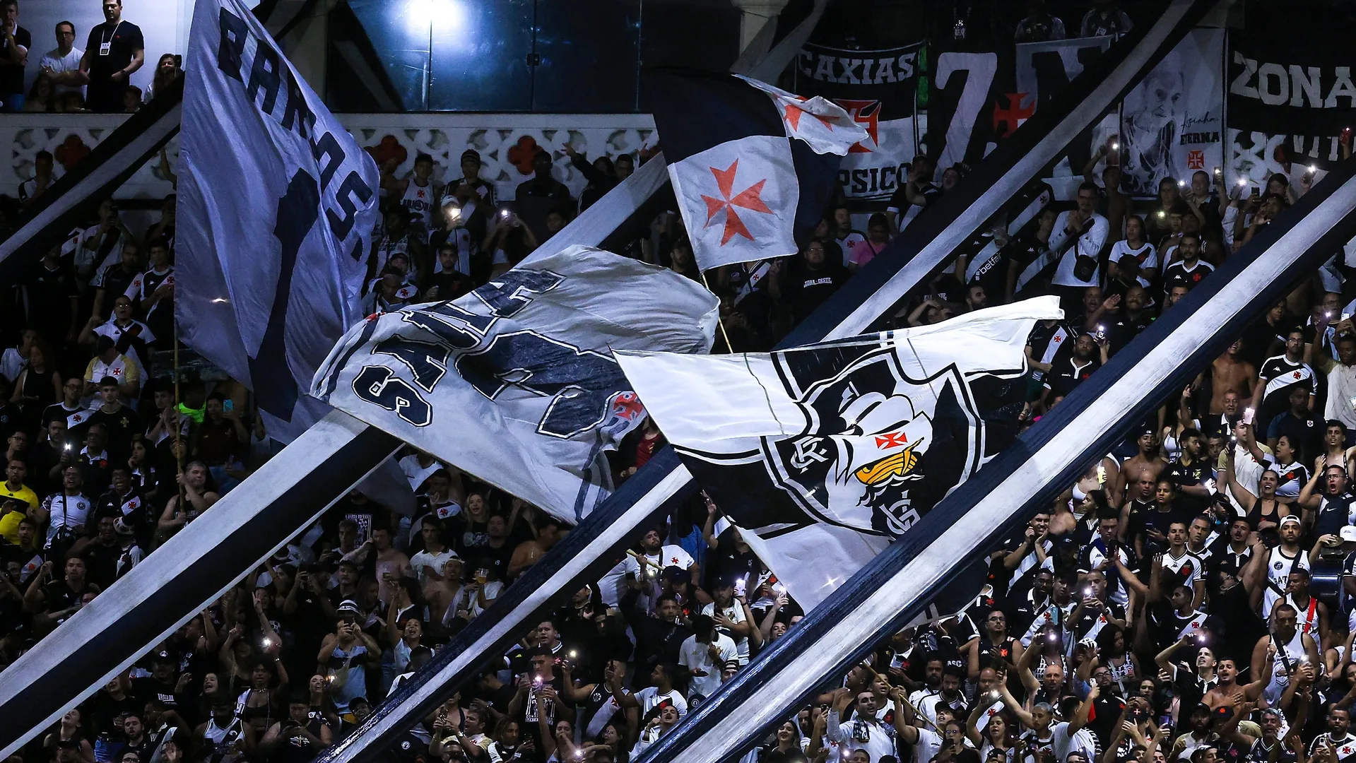 Vasco pensa ir à Justiça para pegar Boca e Fla em São Januário