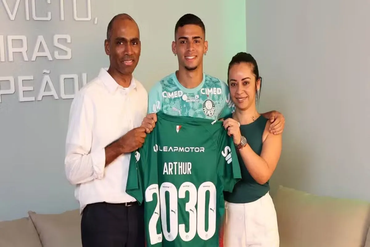 Palmeiras renova com Arthur até 2030 e se blinda de assédio