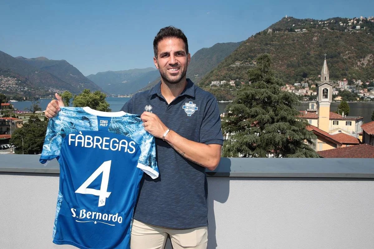 Fabregas admite que mandou Como diminuir o ritmo após abrir 4 x 0 no United