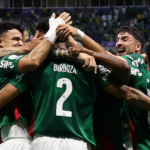DOMINANTE! Palmeiras goleia o Corinthians e segue firme na briga do título