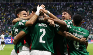 DOMINANTE! Palmeiras goleia o Corinthians e segue firme na briga do título