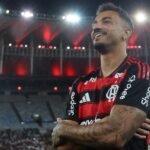 Danilo passa por cirurgia no Flamengo; veja previsão de alta