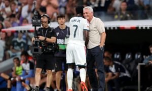 Irritado, Mourinho volta a disparar contra arbitragem após expulsão de Vini Jr