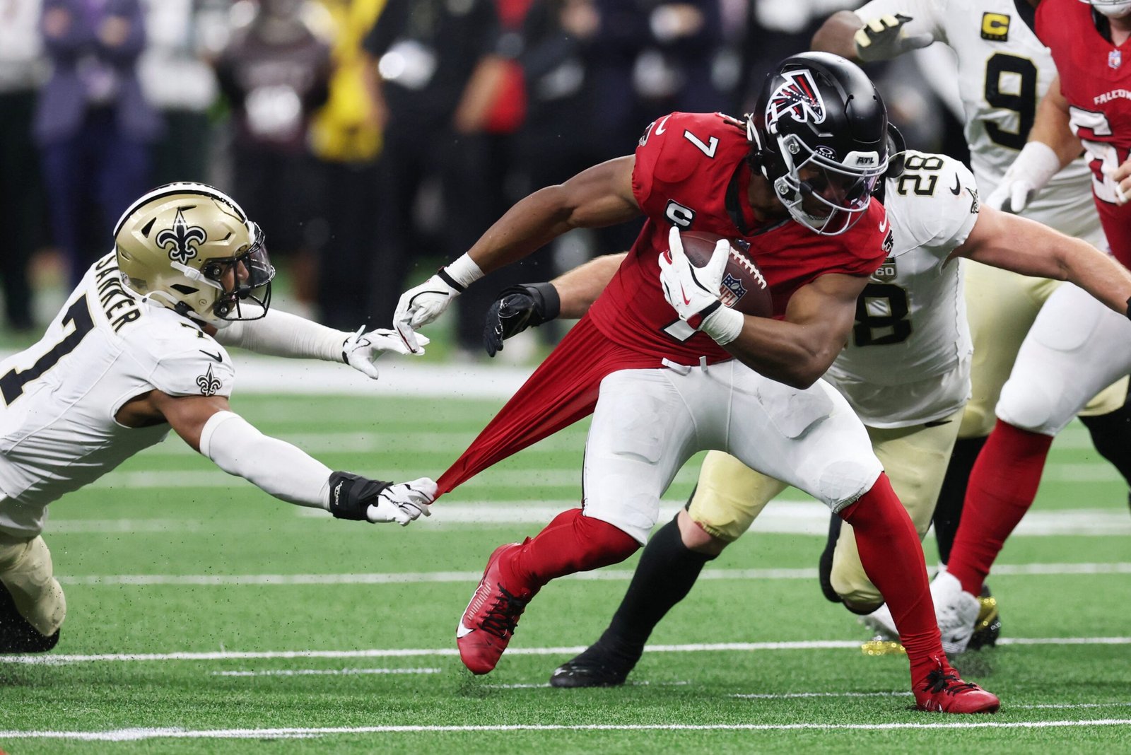 NFL: Falcons atropelam Saints com show de dupla e 5 TDs corridos