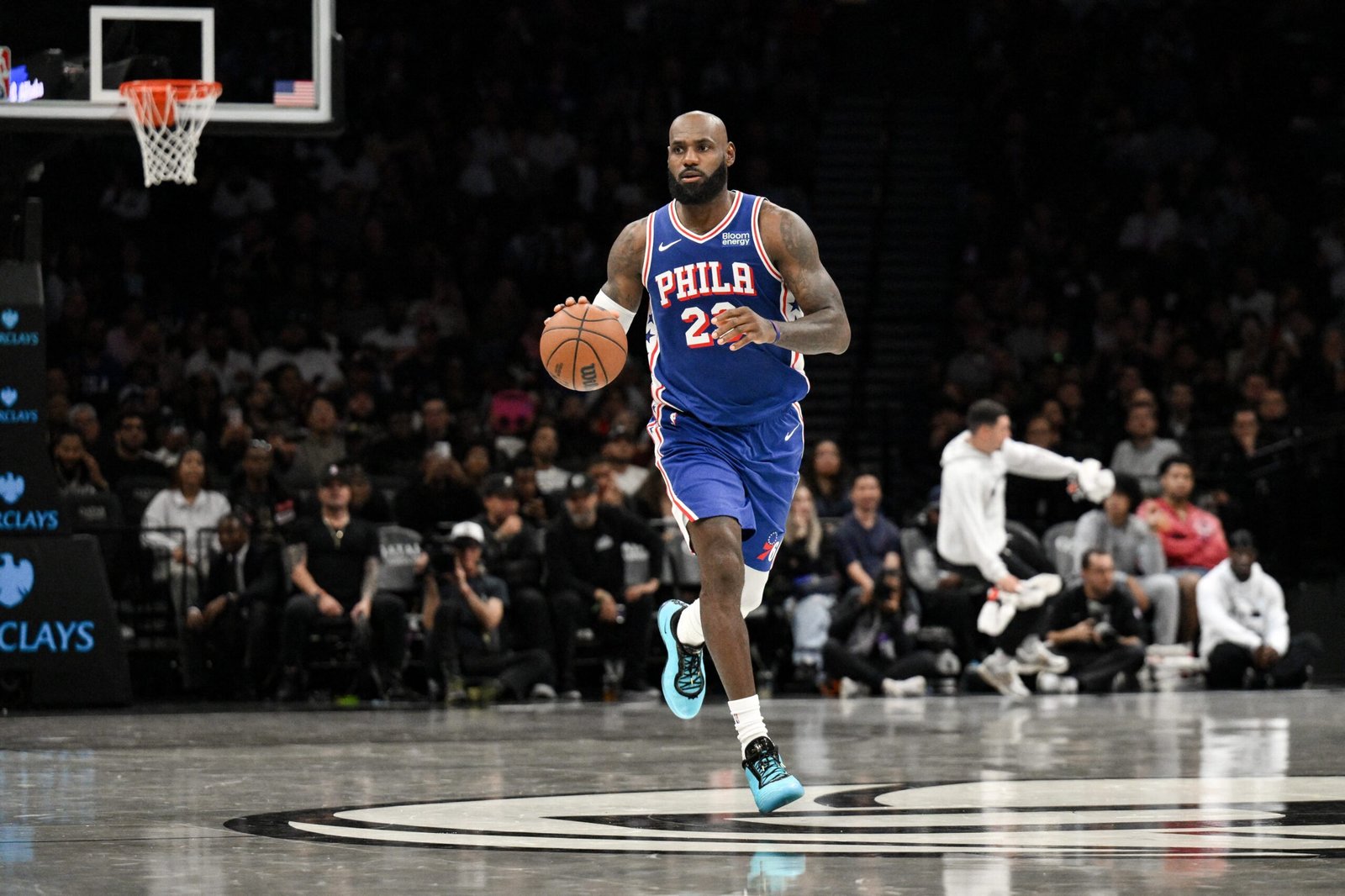LeBron James estreia pelo Philadelphia 76ers na pré-temporada da NBA