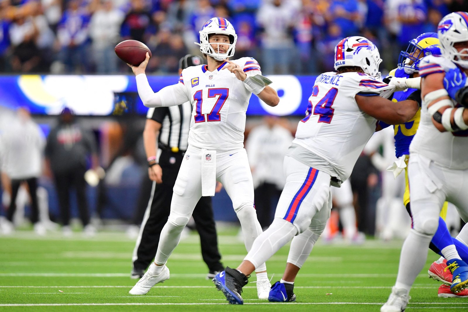 NFL: Bills batem Rams na prorrogação em duelo de MVPs