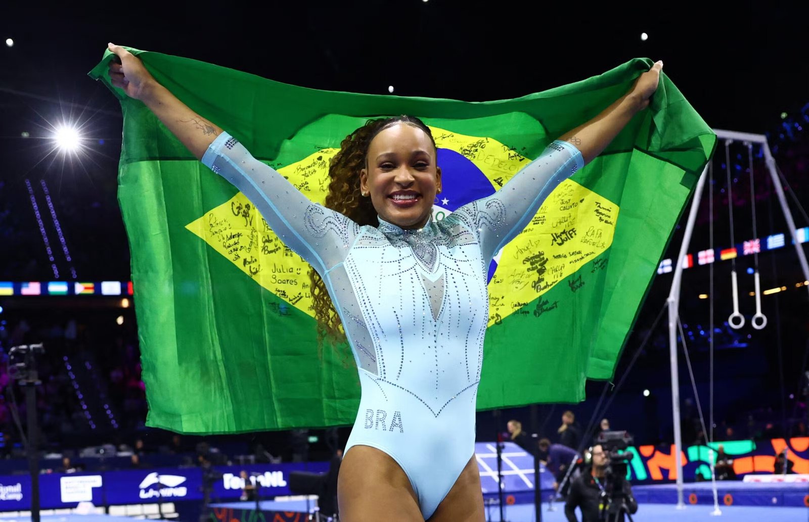 Rebeca Andrade é tricampeã do salto no Mundial de ginástica artística