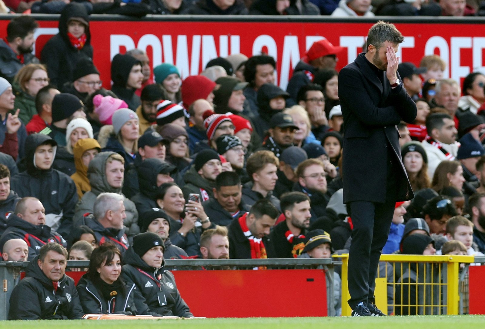 Manchester United avalia demissão de Michael Carrick após derrota