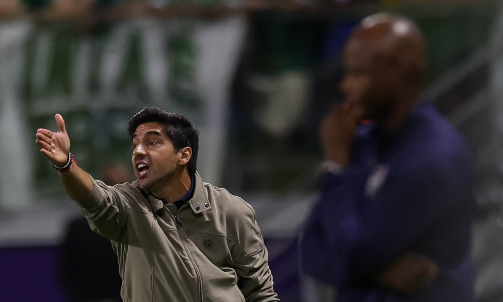 Abel Ferreira exalta torcida e revela orgulho de treinar o Palmeiras
