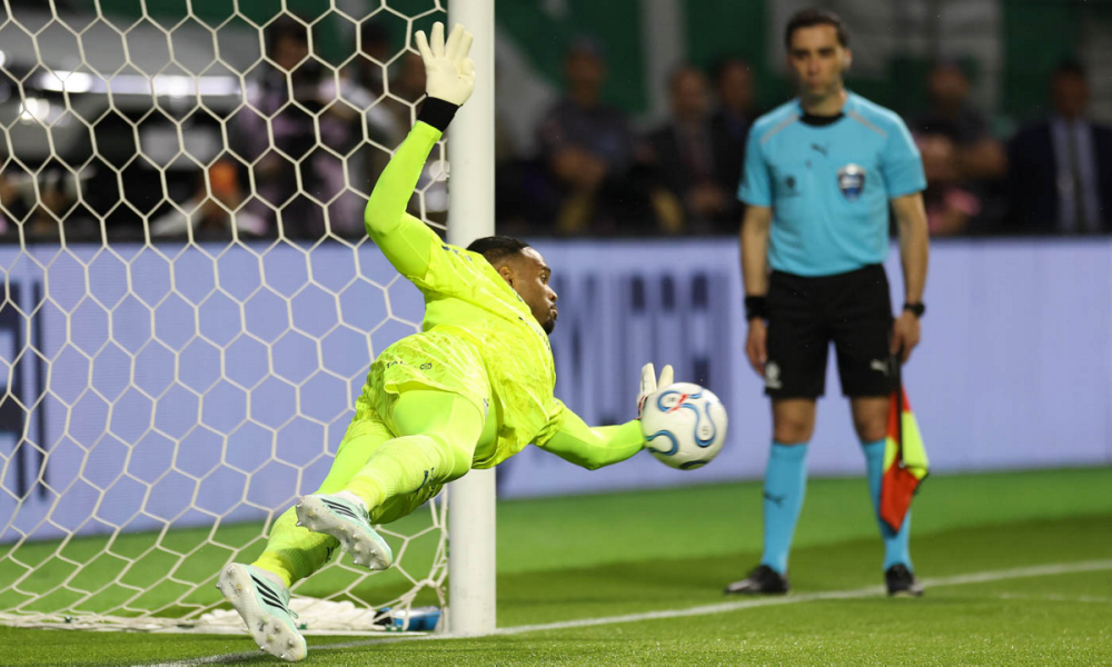 Carlos Miguel vira herói, Palmeiras vence nos pênaltis e vai à final