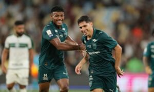Com hat-trick de Savarino, Fluminense goleia Coritiba no Maracanã