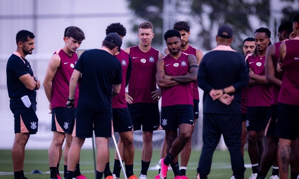 Bastidores do Corinthians têm desgaste entre jogadores e diretoria