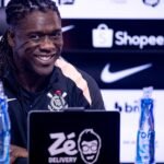 Seedorf é apresentado no Corinthians e aponta fator decisivo para reação