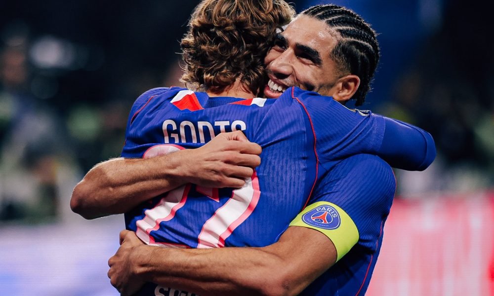 Com gols de jogadores vindo do banco, Paris Saint-Germain vence clássico contra Lyon pelo Campeonato Francês