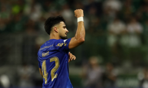 Flaco marca, Palmeiras vence o Bahia e se aproxima da liderança