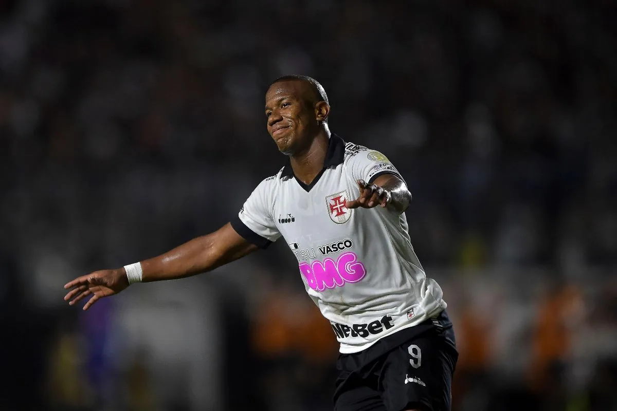 Vasco reconhece dívida com Ribamar e sofre cobrança de Castán
