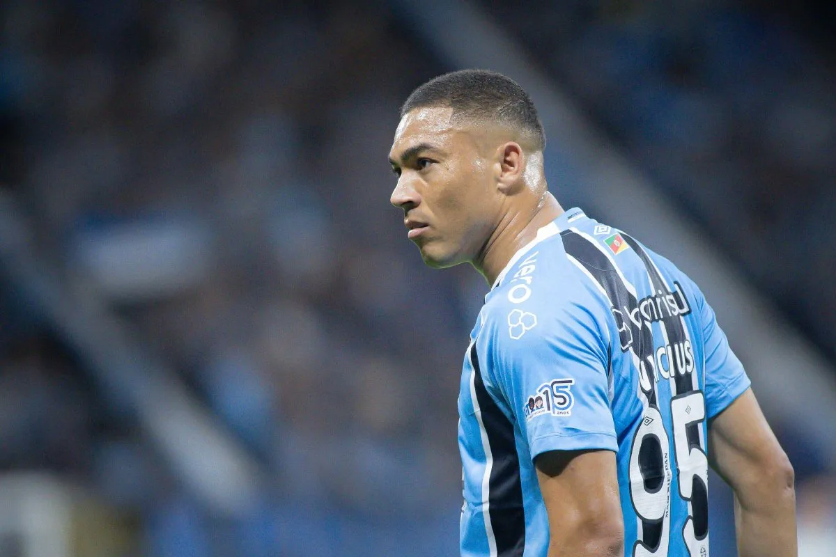 Carlos Vinicius fala de pré-contrato com Atlético-MG