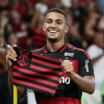 Lino se coloca à disposição para ocupar vaga de Arrascaeta