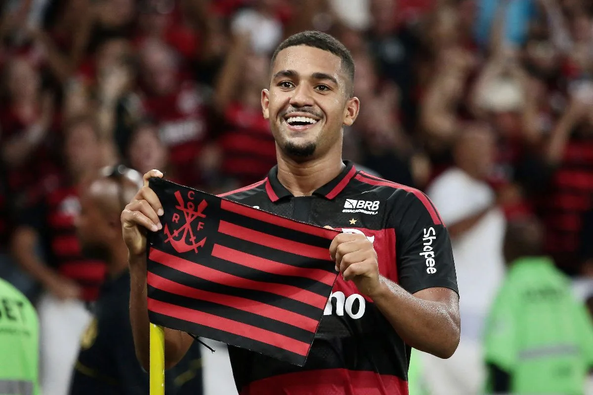 Lino se coloca à disposição para ocupar vaga de Arrascaeta