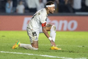 Cuca elogia Coutinho e fala sobre volta de Neymar