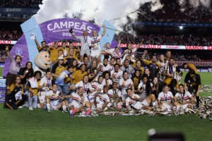 São Paulo empata com Corinthians e vence o Brasileiro Feminino