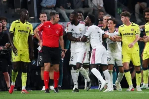 Vini Jr. tem gol anulado e é expulso em vitória do Real Madrid