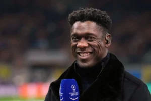 Seedorf se apresenta ao Corinthians e pede apoio da Fiel