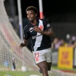 Protagonistas em Vasco x Boca, Thiago Mendes e Paredes foram disputados pelo PSG na mesma janela