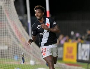 Protagonistas em Vasco x Boca, Thiago Mendes e Paredes foram disputados pelo PSG na mesma janela