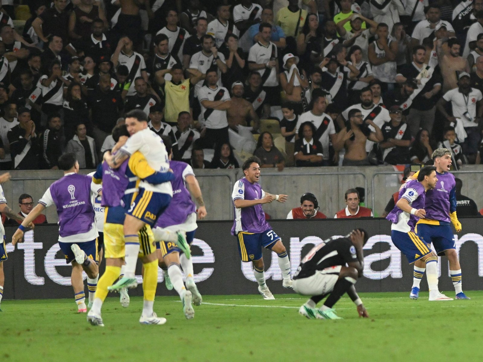 Vasco x Boca: argentinos festejam vaga na final no Maracanã; vídeo