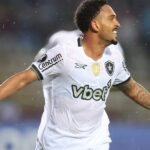 Botafogo atualiza situações de Arthur Chaves e Vitinho após derrota para o Vasco