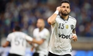 Ídolo do Botafogo chama torcida para clássico contra o Vasco e desabafa: "Saudade do Nilton Santos pulsando"