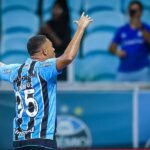 Vasco encaminha acerto com atacante Carlos Vinícius para 2027