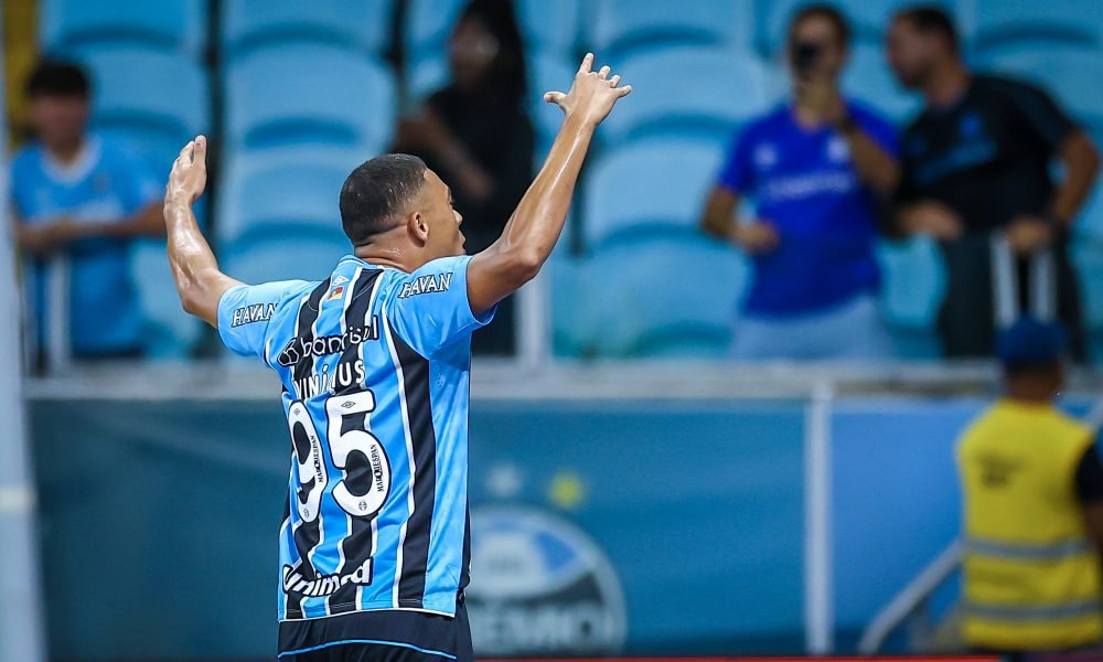 Vasco encaminha acerto com atacante Carlos Vinícius para 2027