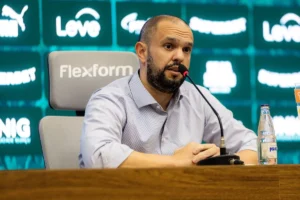 Presidente do Fluminense detona arbitragem após Fla-Flu