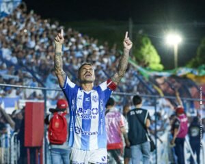 Meia Marcinho renova contrato com o Paysandu